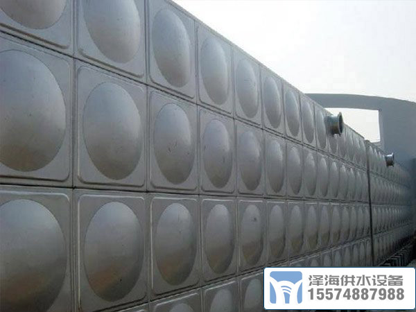 大型<a href=http://lining-shop.net.cn/ target=_blank class=infotextkey>不銹鋼消防水箱</a>施工中